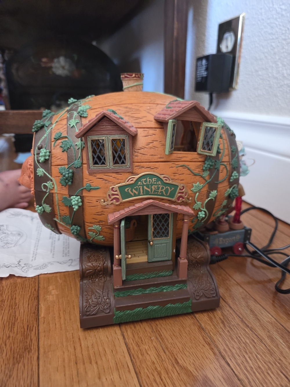 Vintage Enesco Winery Scene Figurine with Green, Brown and Purple Details - Picture 6 of 8